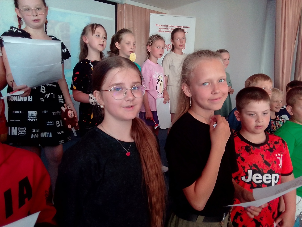 18 июня в пришкольном лагере «Радуга» день прошёл под девизом «От улыбки хмурый день светлей».